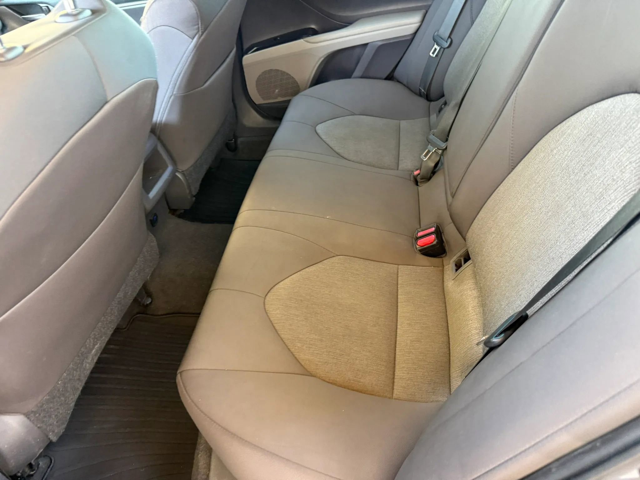 Used 2019 Toyota Camry LE FWD image 21