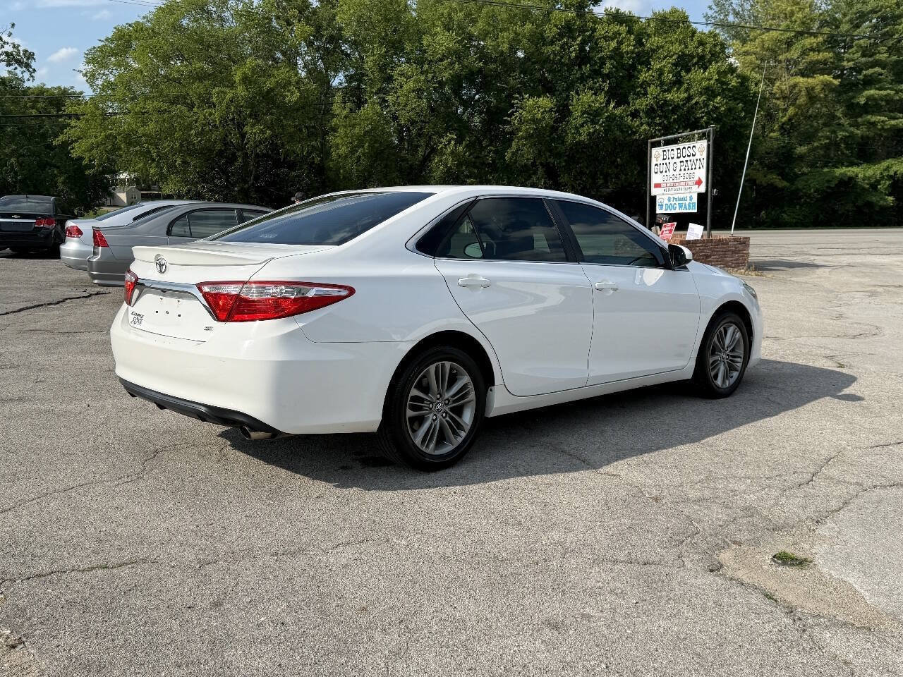 Used 2017 Toyota Camry SE FWD image 6