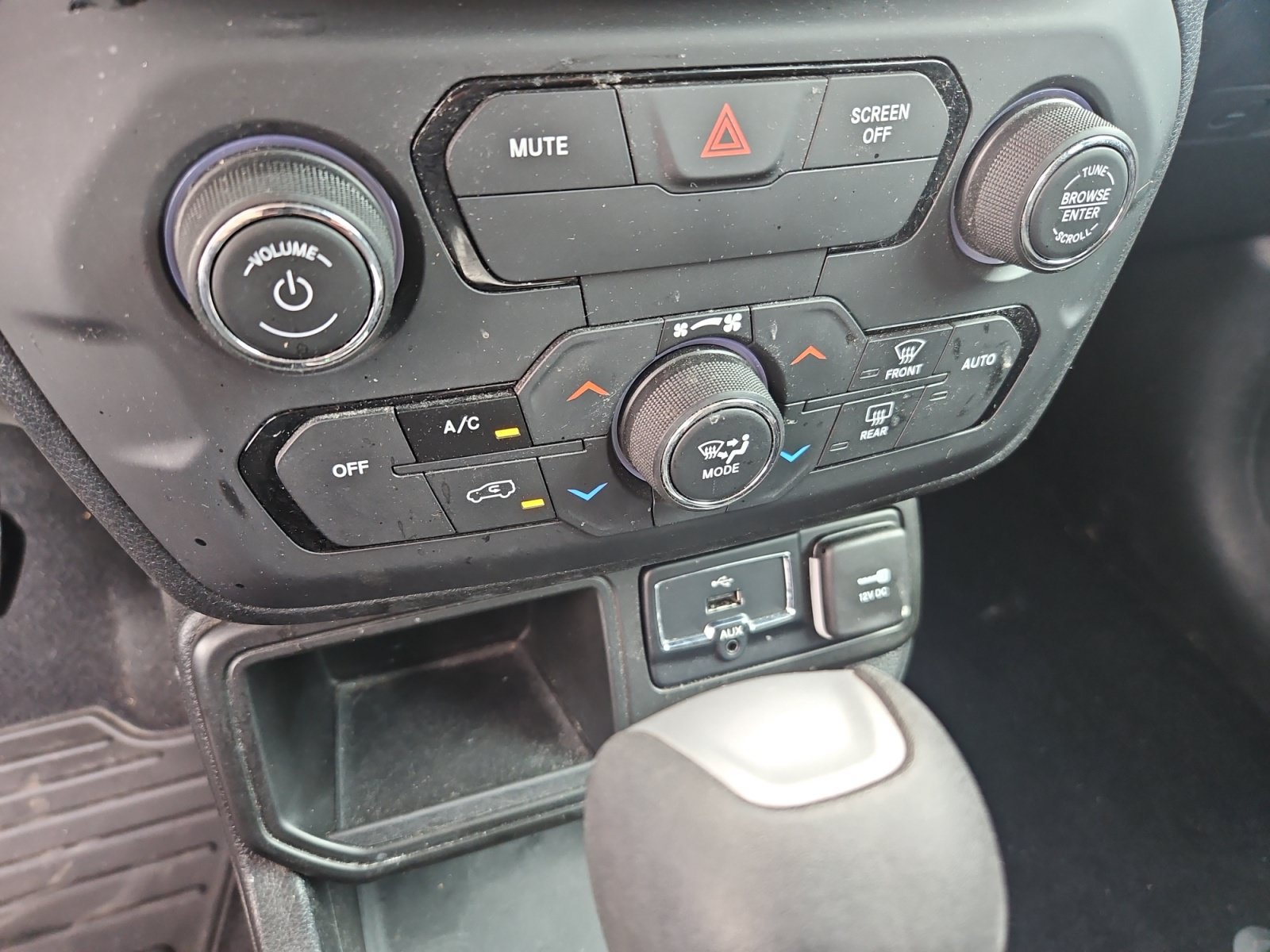 Used 2018 Jeep Renegade Sport w/ Power & Air Group FWD image 16