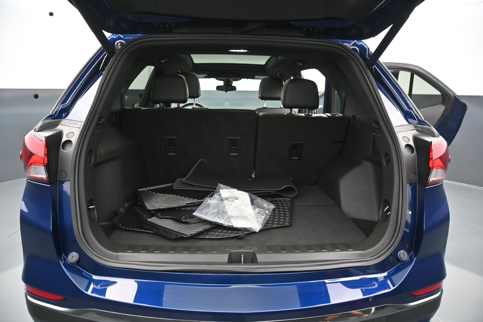 Used 2022 Chevrolet Equinox RS w/ RS Leather Package AWD/4WD image 15
