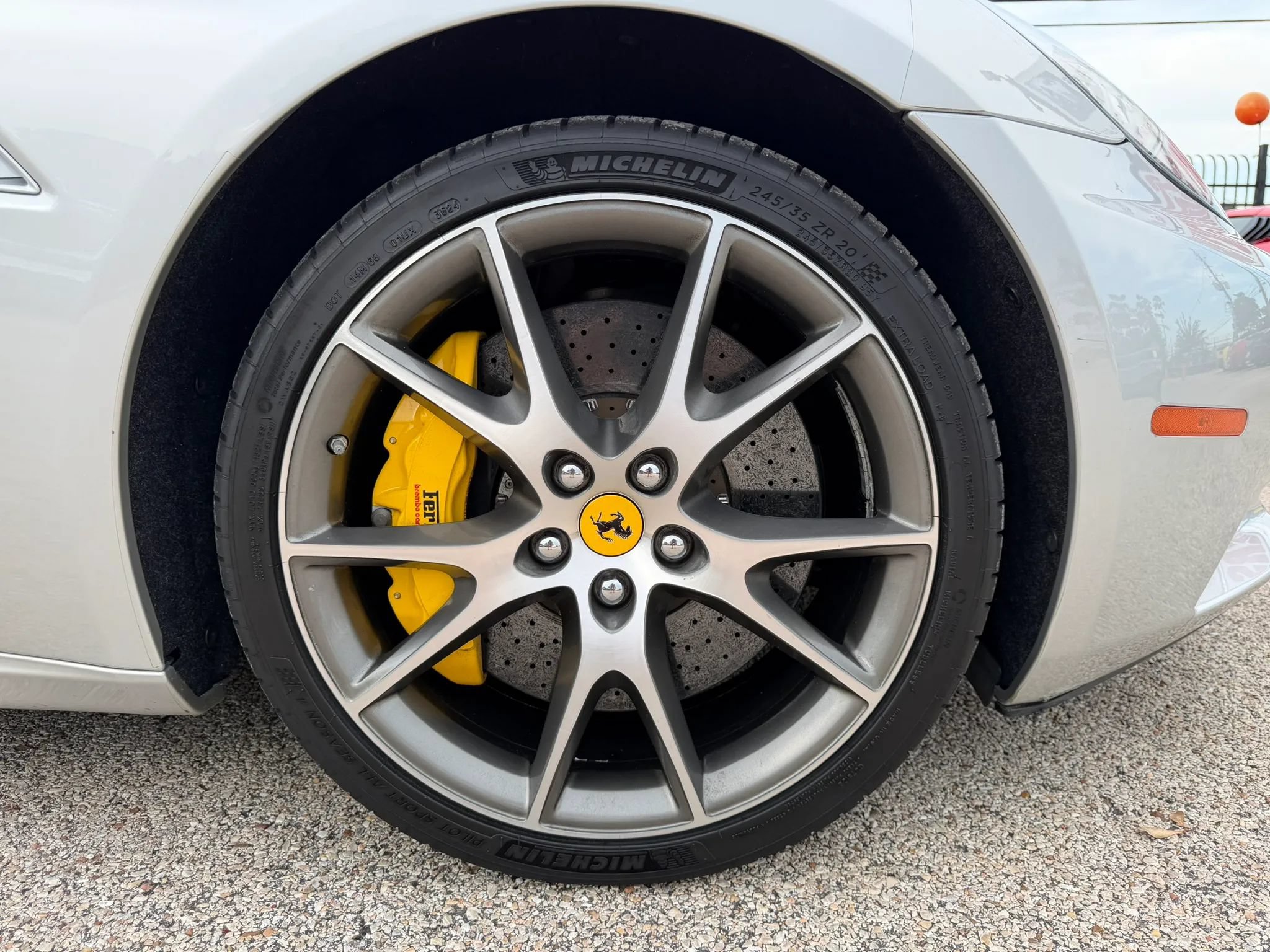 Used 2010 Ferrari California RWD image 14