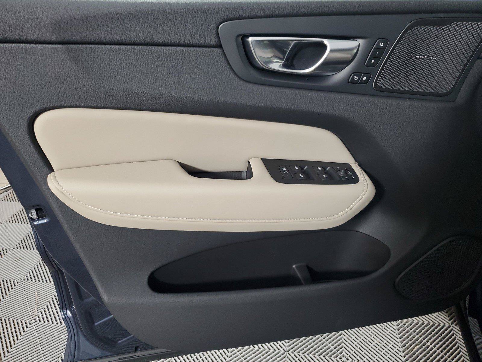 New 2027 Volvo XC60 B5 Plus AWD/4WD image 19