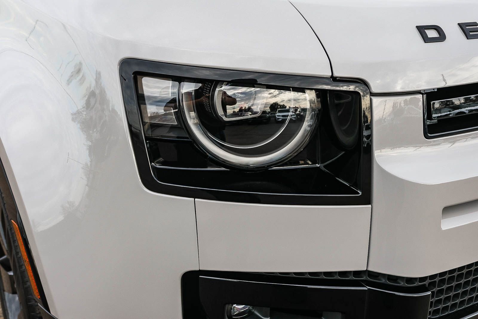 New 2026 Land Rover Defender 130 X-Dynamic SE image 15