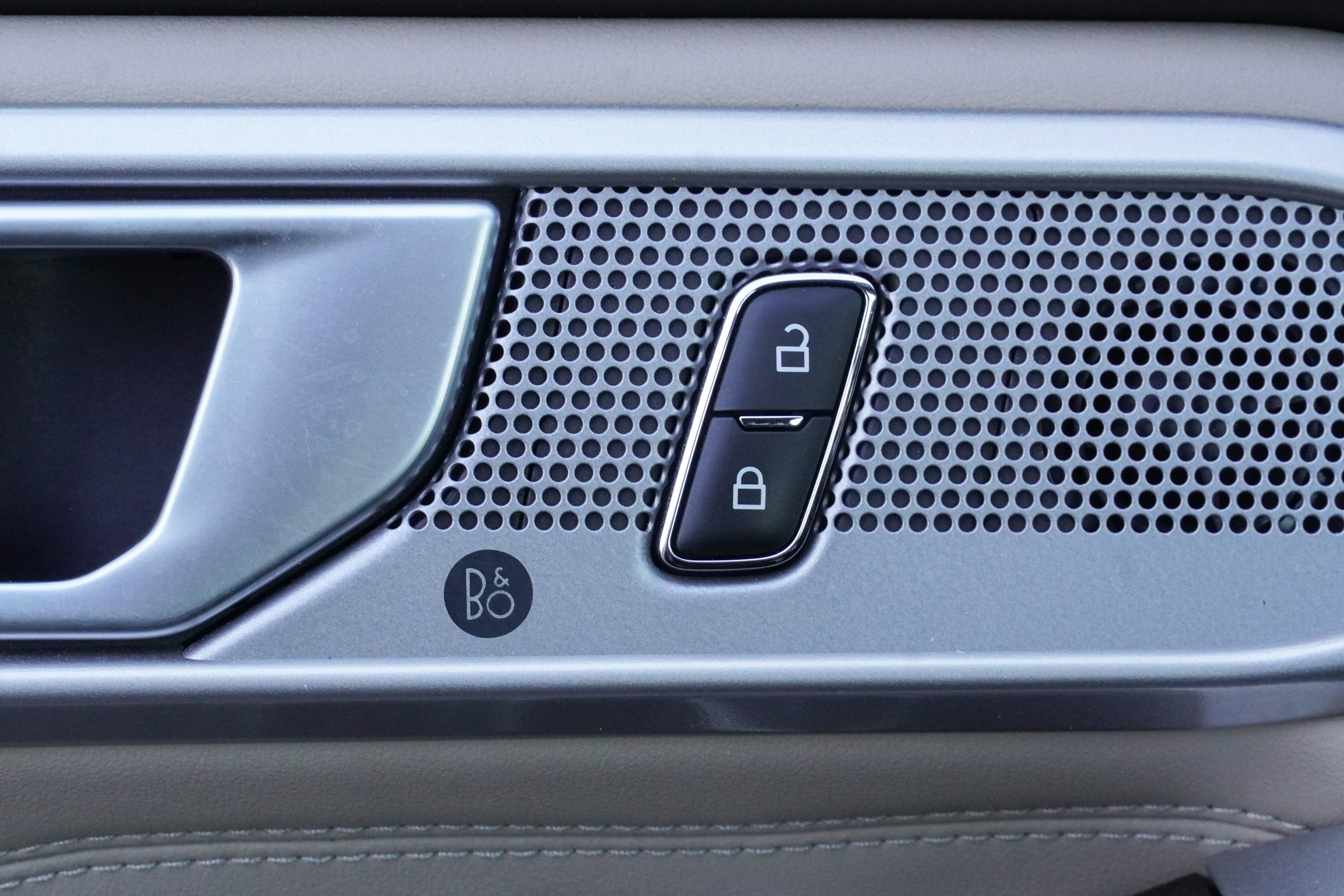 Used 2024 Ford Explorer Limited RWD image 7