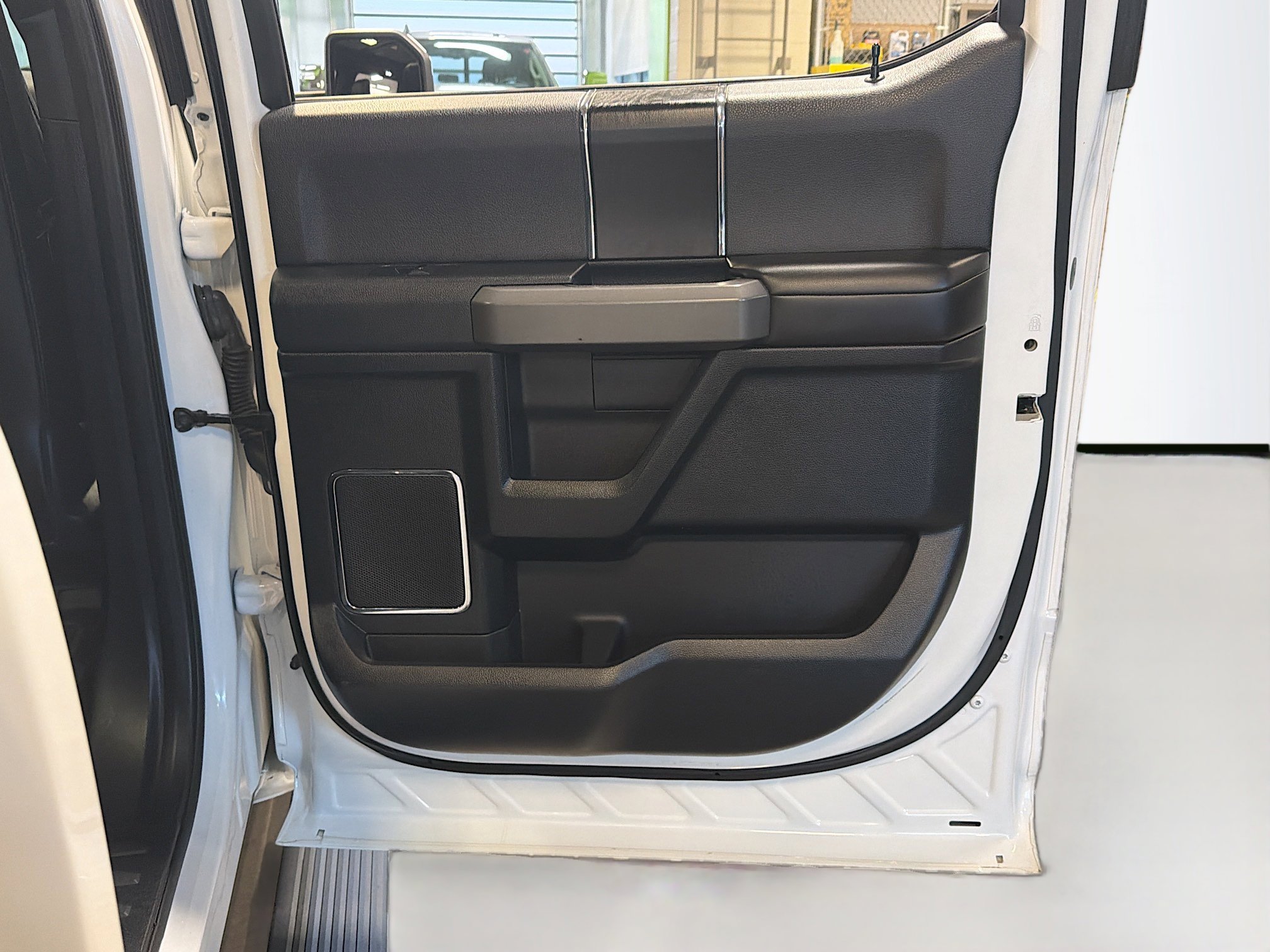 Used 2020 Ford F150 Platinum w/ Equipment Group 701A Luxury image 32