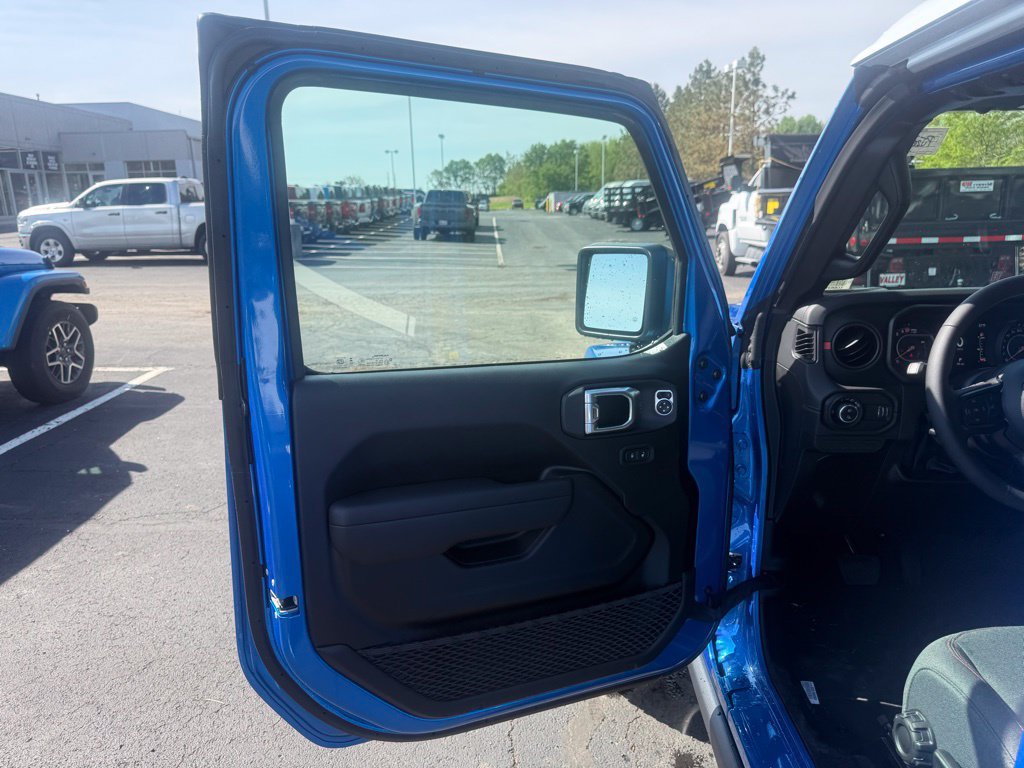 New 2026 Jeep Gladiator Rubicon w/ Whitecap Package AWD/4WD image 15