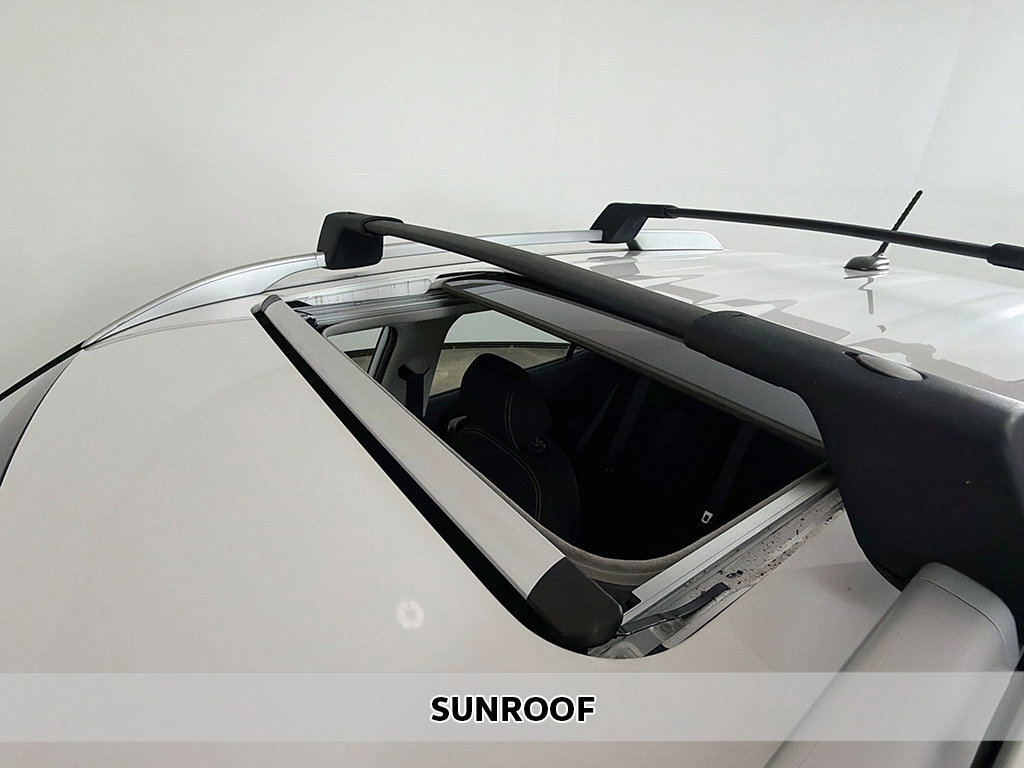 Used 2023 Hyundai Venue SEL FWD image 3