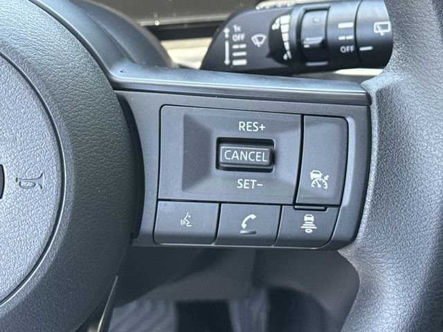 Used 2025 Nissan Kicks SV FWD image 25