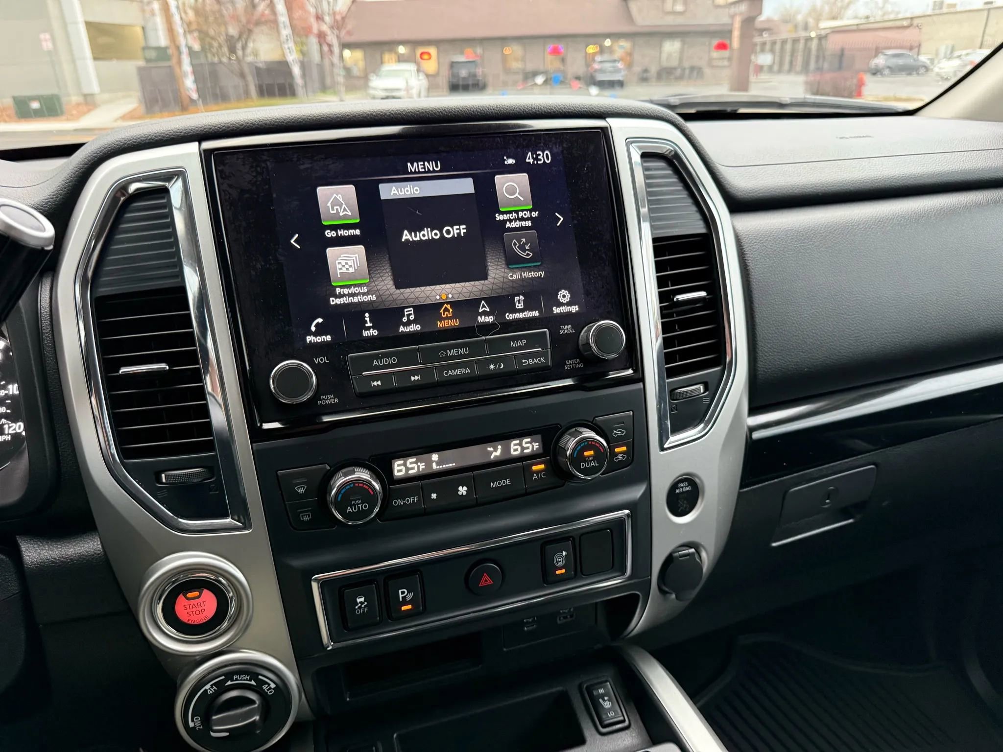 Used 2021 Nissan Titan SV w/ SV Convenience Package image 26