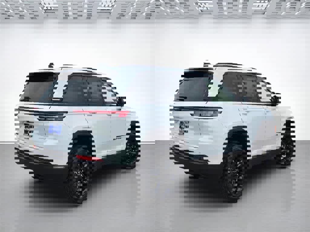 New 2025 Jeep Grand Cherokee Altitude image 6