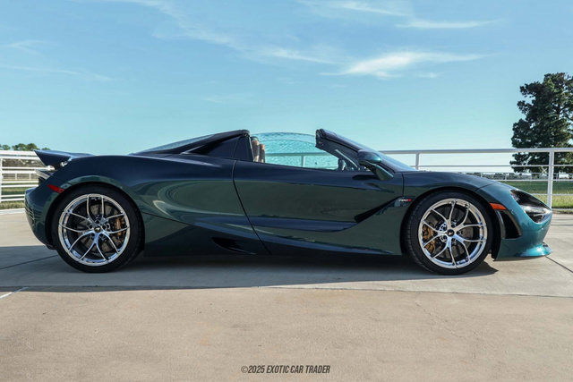 Used 2022 McLaren 720S Spider image 9
