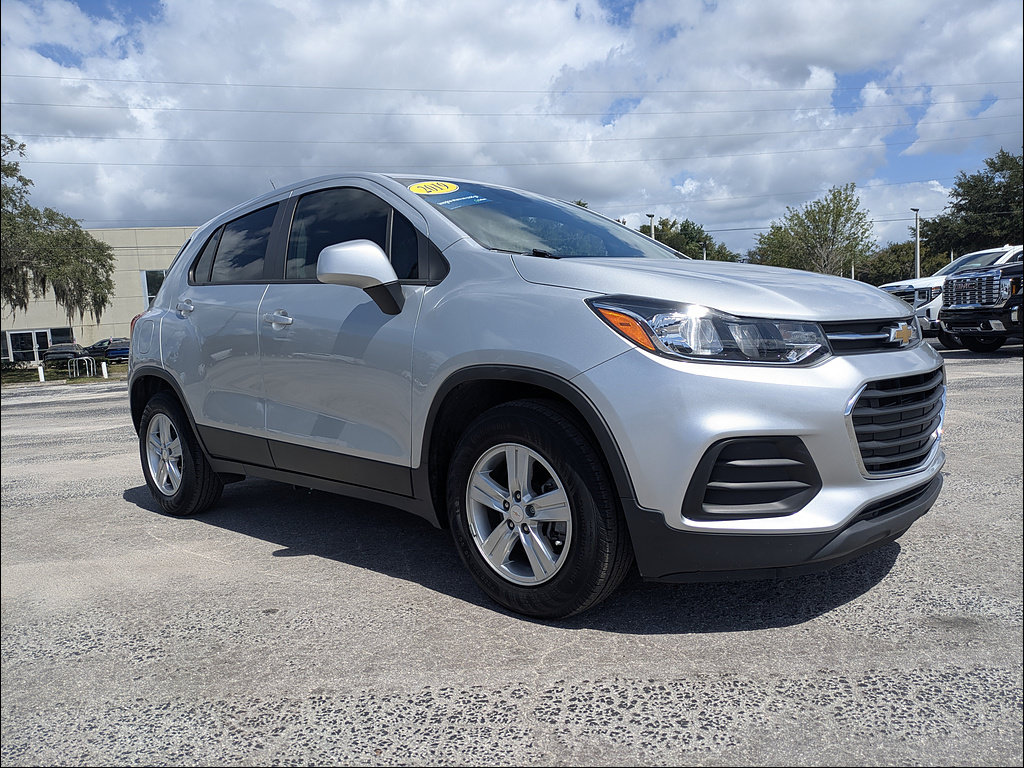 Used 2019 Chevrolet Trax LS w/ Tint and Cruise Package FWD image 3