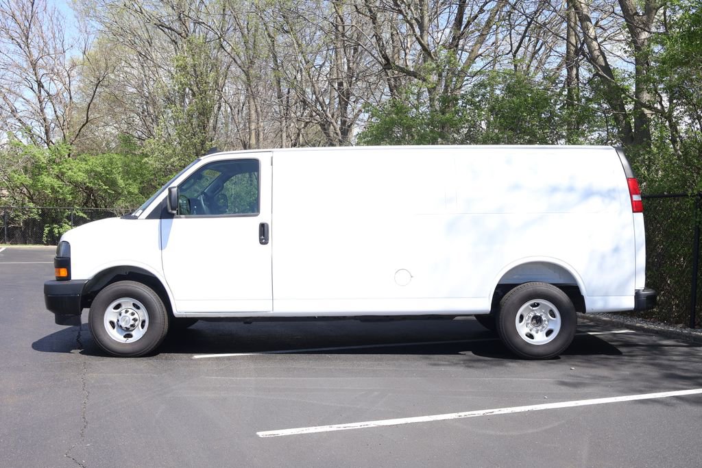 Used 2025 Chevrolet Express 2500 Extended w/ Driver Convenience Package image 4