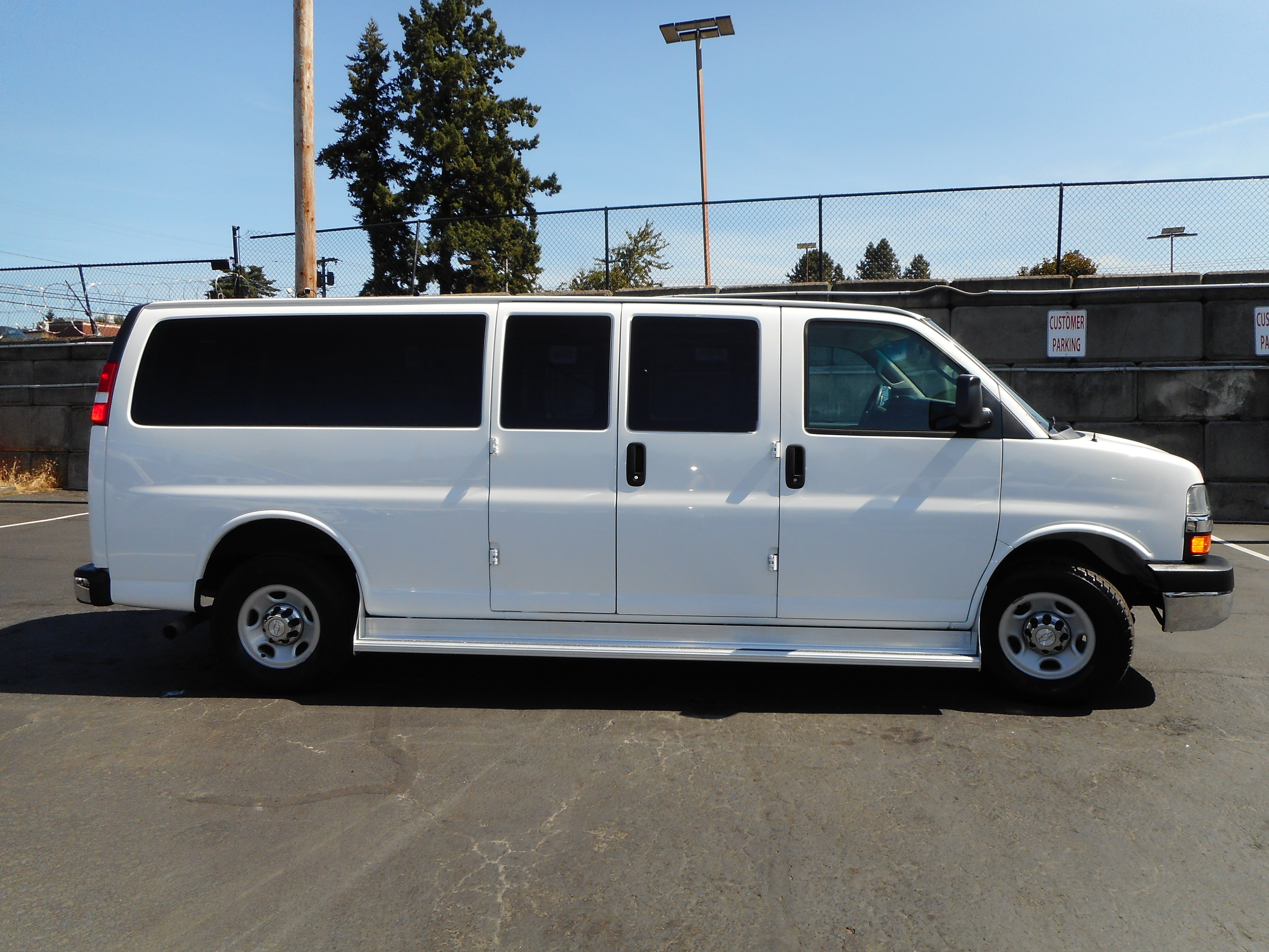 Used 2016 Chevrolet Express 3500 LT w/ LT Preferred Equipment Group RWD image 6