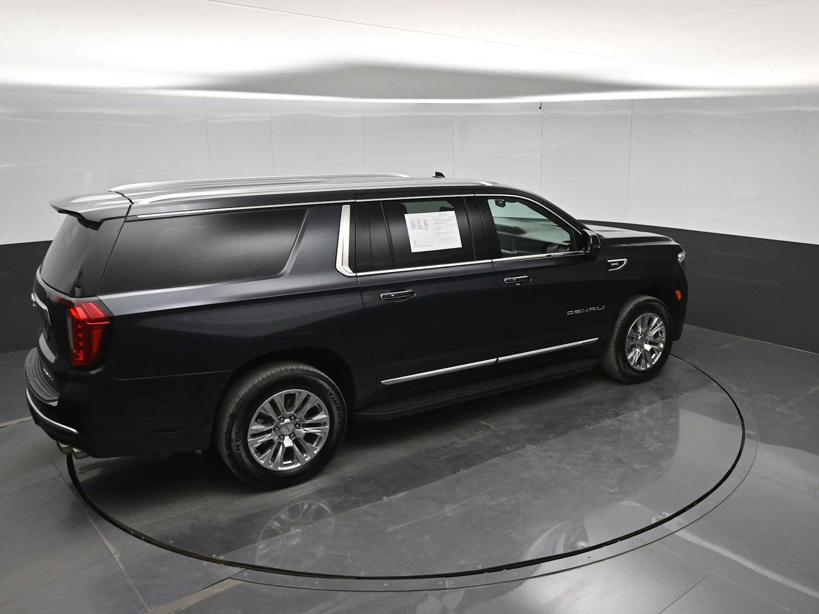 Used 2024 GMC Yukon XL Denali w/ Advanced Technology Package AWD/4WD image 34