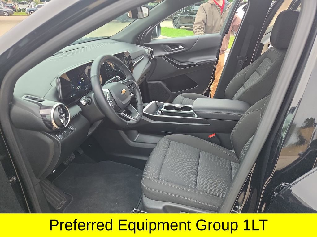 Used 2025 Chevrolet Equinox LT FWD image 11