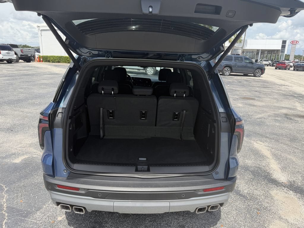 Used 2026 Chevrolet Traverse LT FWD image 13