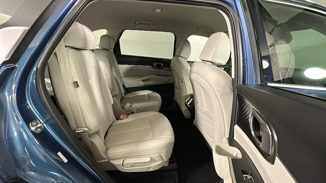 Used 2025 Kia Sorento EX AWD/4WD image 30