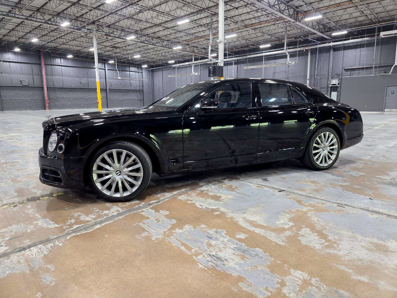 Used 2017 Bentley Mulsanne RWD image 3