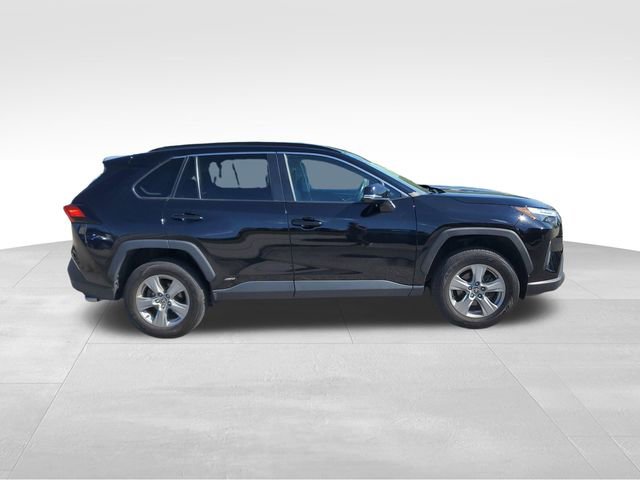 Used 2022 Toyota RAV4 XLE w/ Convenience Package AWD/4WD image 3
