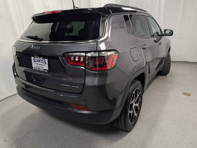 Used 2024 Jeep Compass Limited image 3