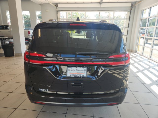 Used 2026 Chrysler Pacifica Select w/ S Appearance Package FWD image 9