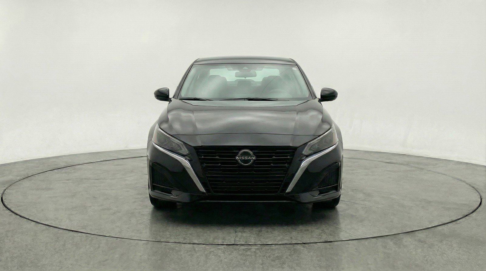 Used 2025 Nissan Altima 2.5 SV FWD image 2