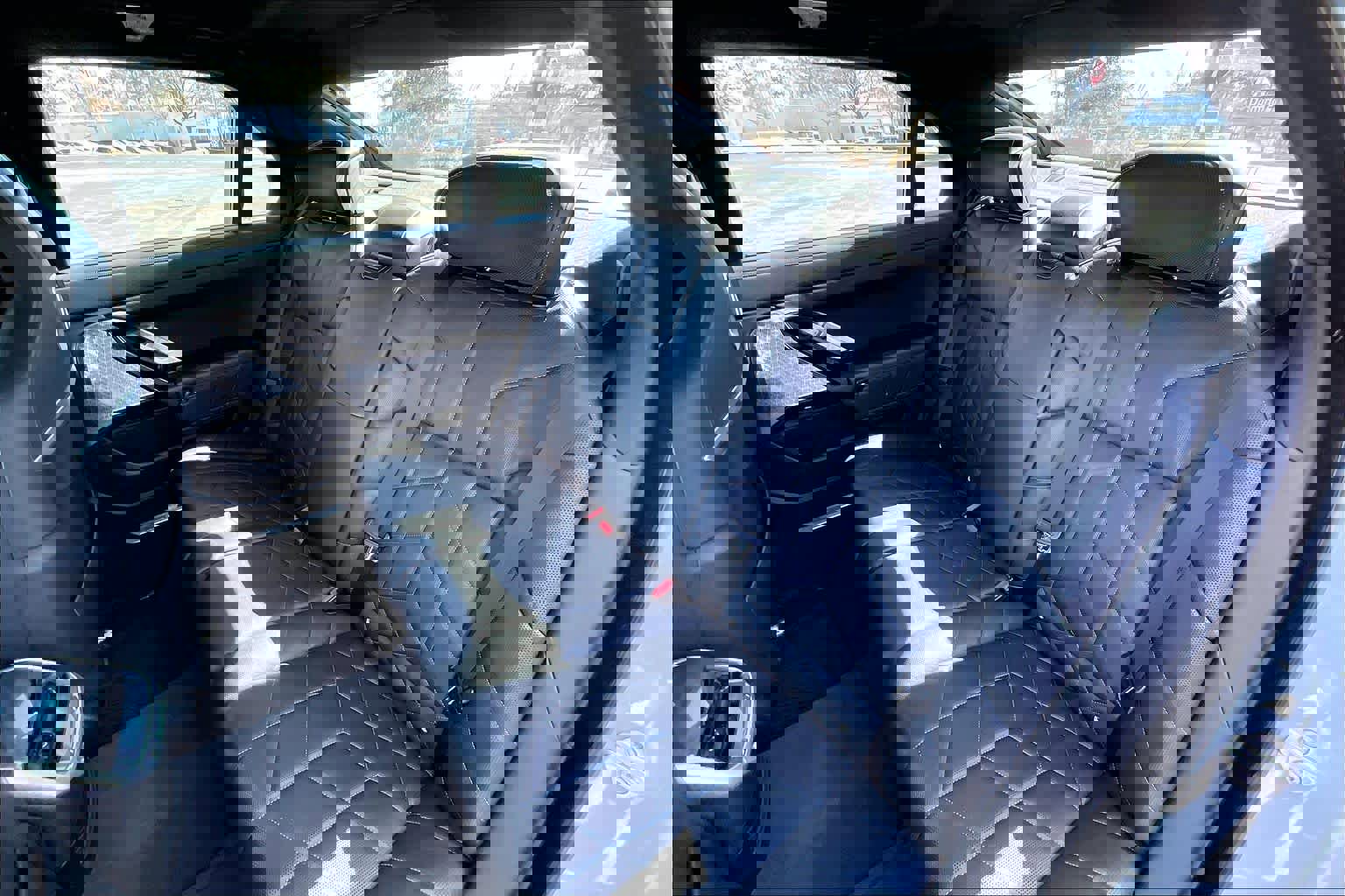 Used 2023 BMW 760i xDrive w/ Executive Package image 21