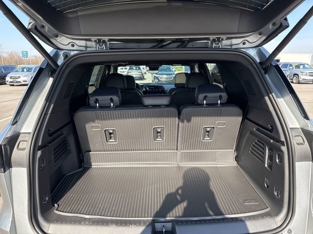 New 2026 Chevrolet Traverse RS w/ LPO, Floor Liner Package FWD image 43