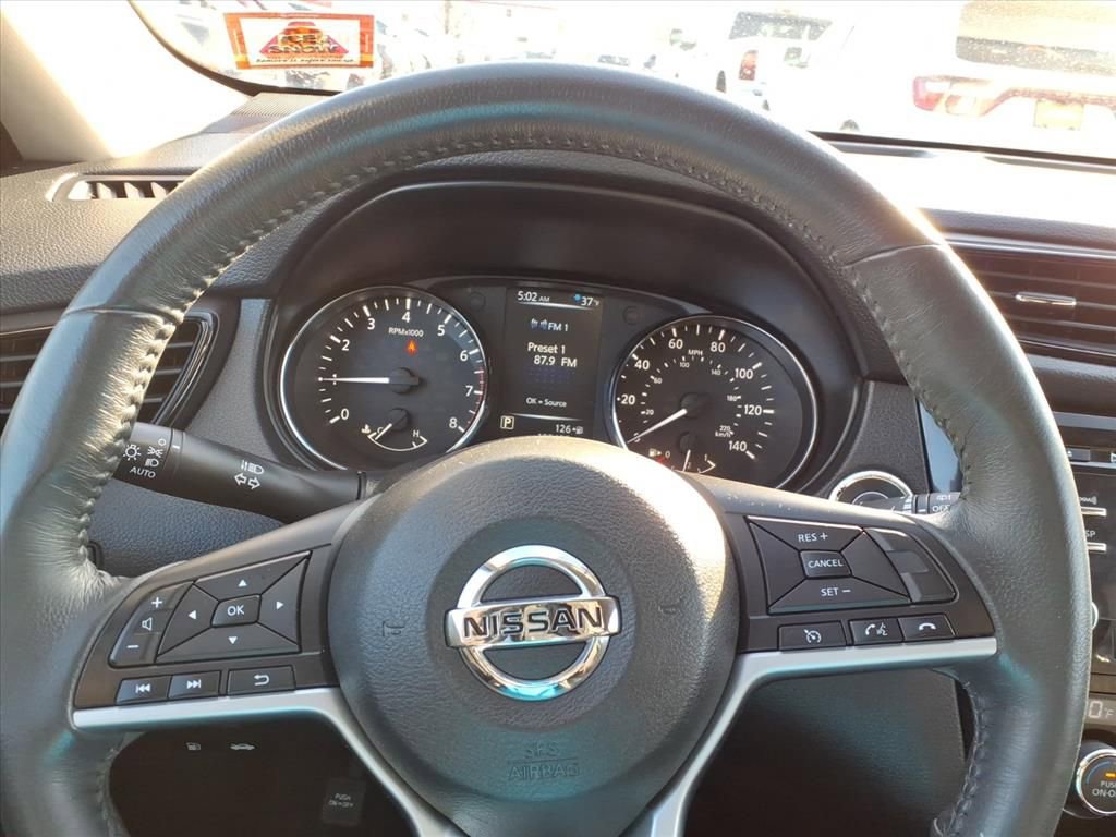 Used 2017 Nissan Rogue SV AWD/4WD image 15