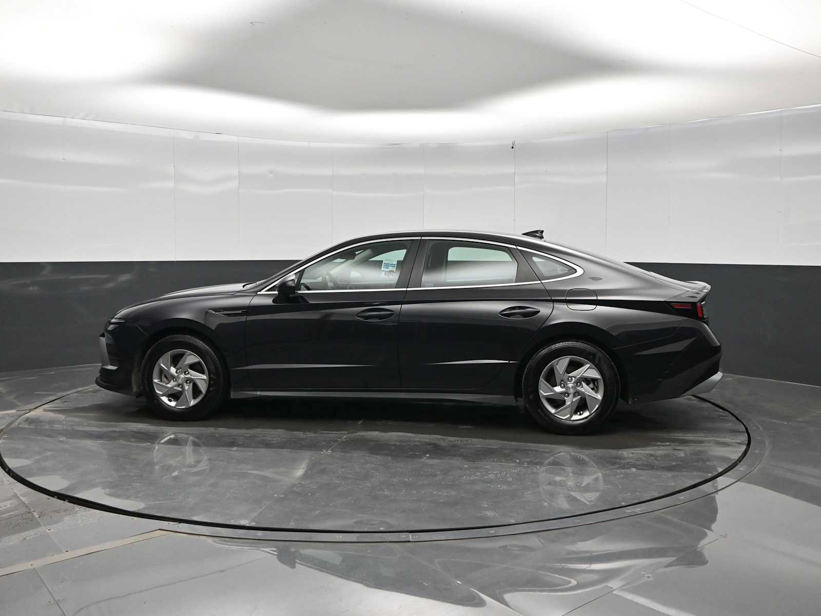 Used 2025 Hyundai Sonata SE FWD image 5