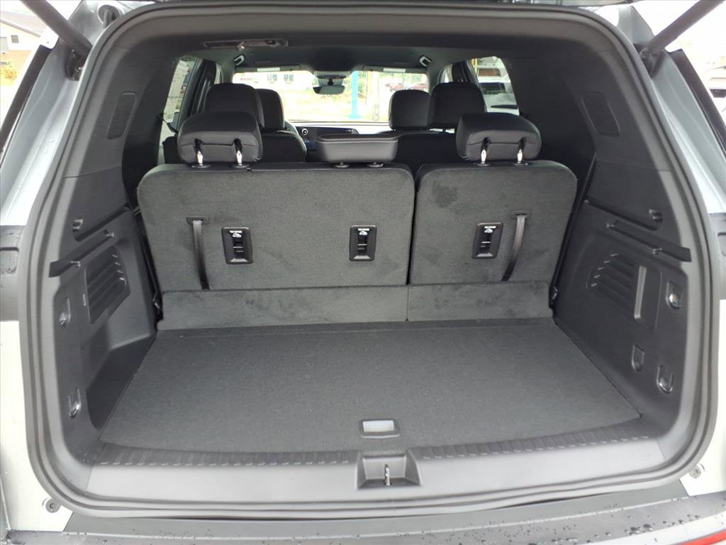New 2026 Chevrolet Traverse LT w/ Driver Confidence Package image 8