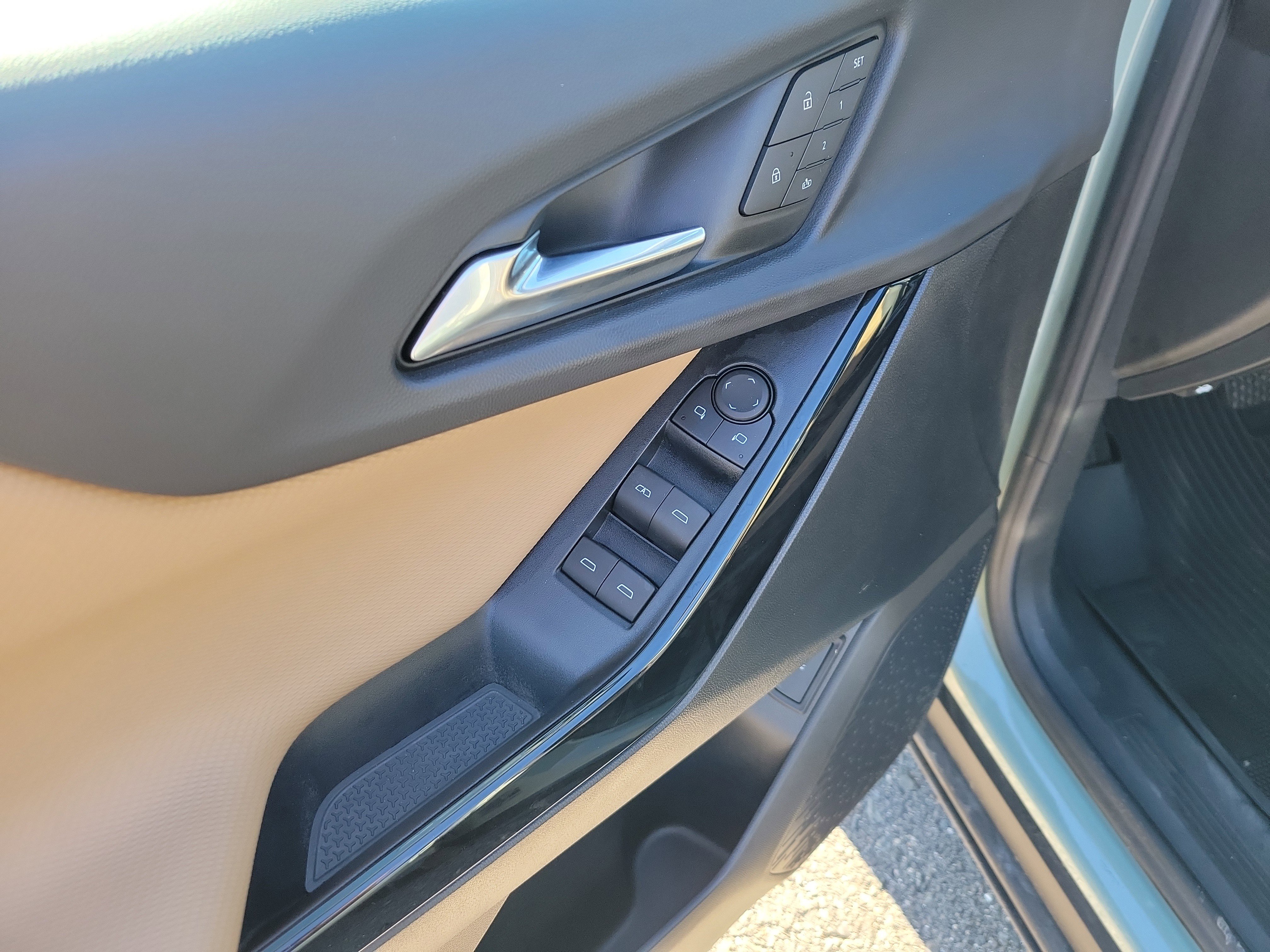 Certified 2026 Chevrolet Equinox ACTIV w/ Convenience Package III image 20