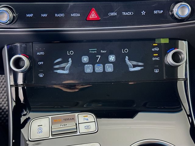 New 2026 Genesis GV70 2.5T AWD/4WD image 14