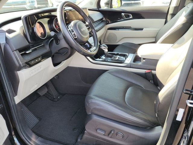 Used 2022 Kia Carnival EX image 10