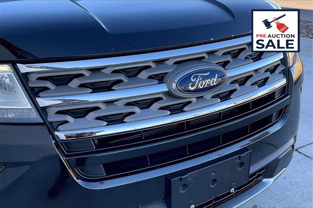 Used 2018 Ford Explorer XLT image 30