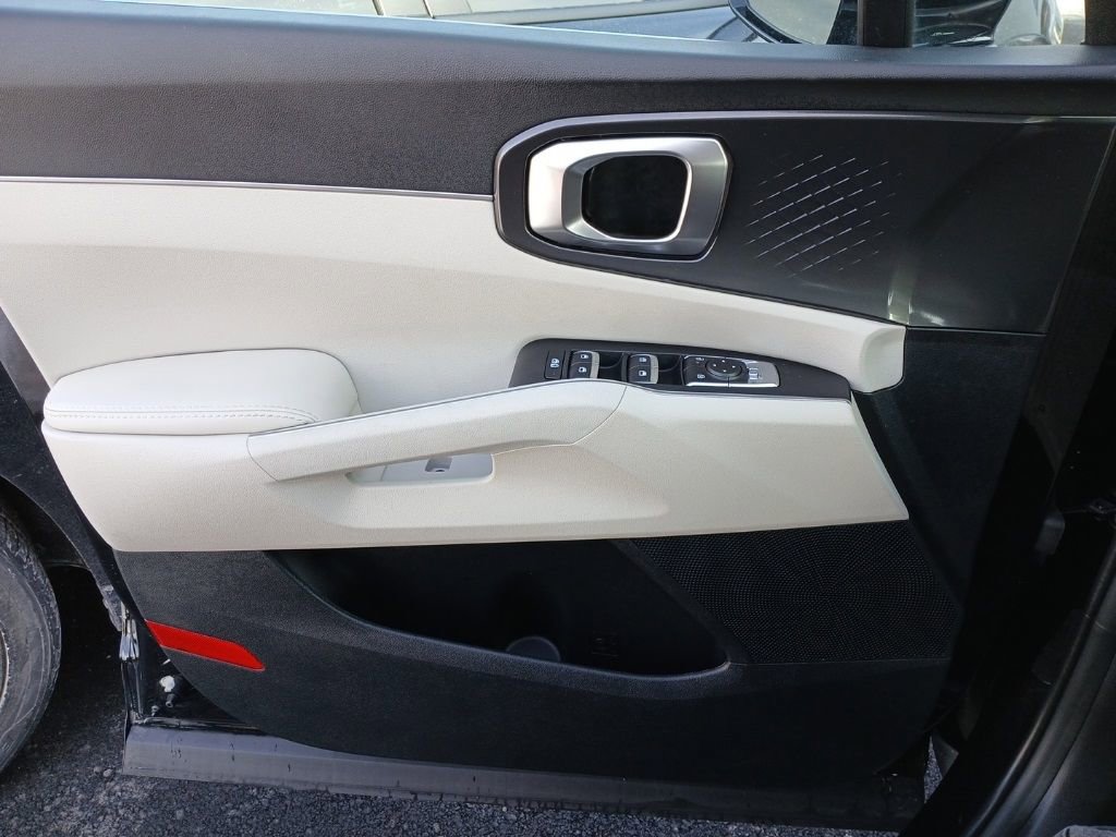 Used 2025 Kia Sorento S image 24