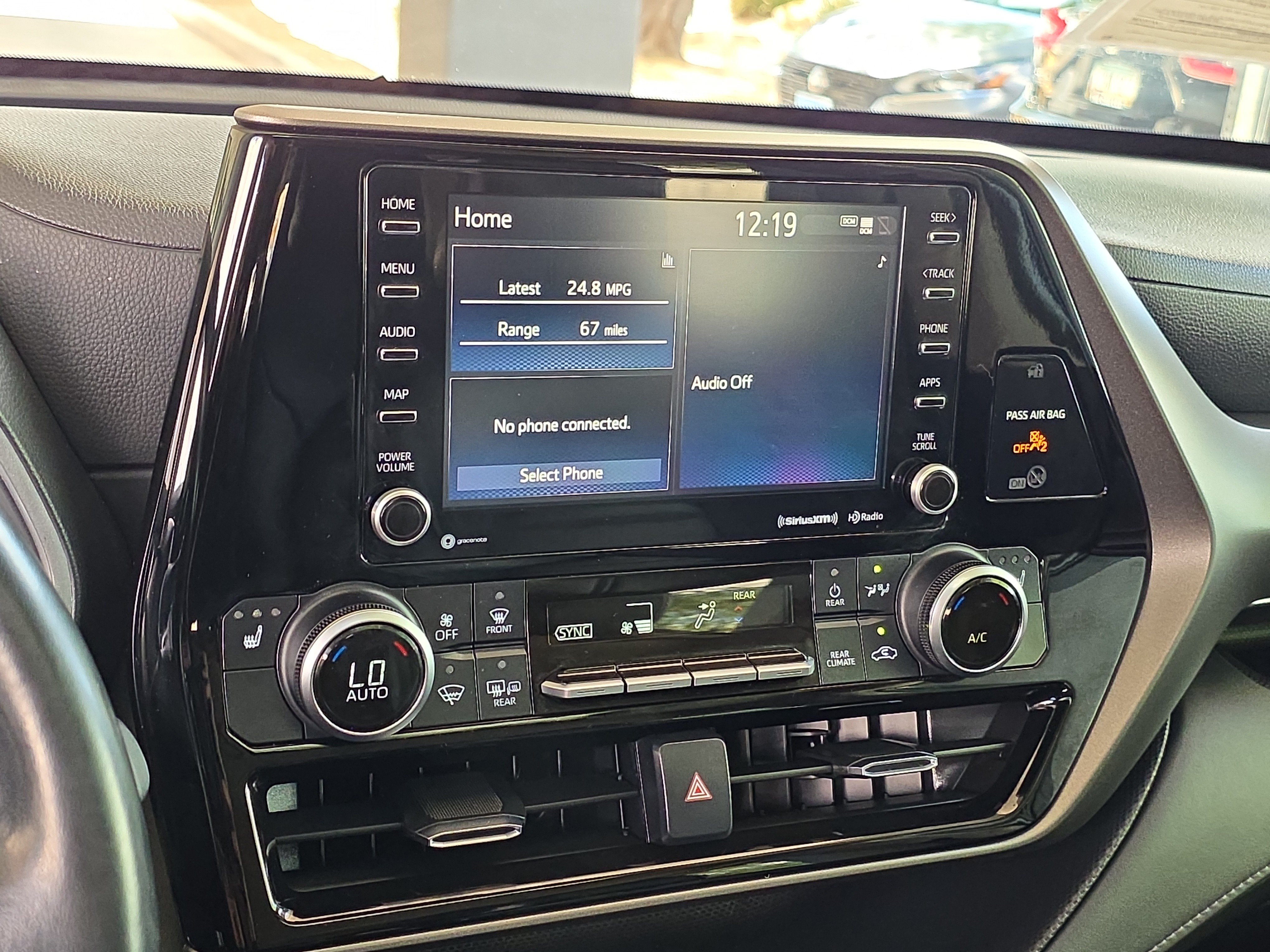 Used 2022 Toyota Highlander XLE FWD image 16