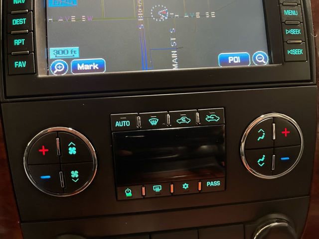 Used 2011 Chevrolet Avalanche LTZ image 19