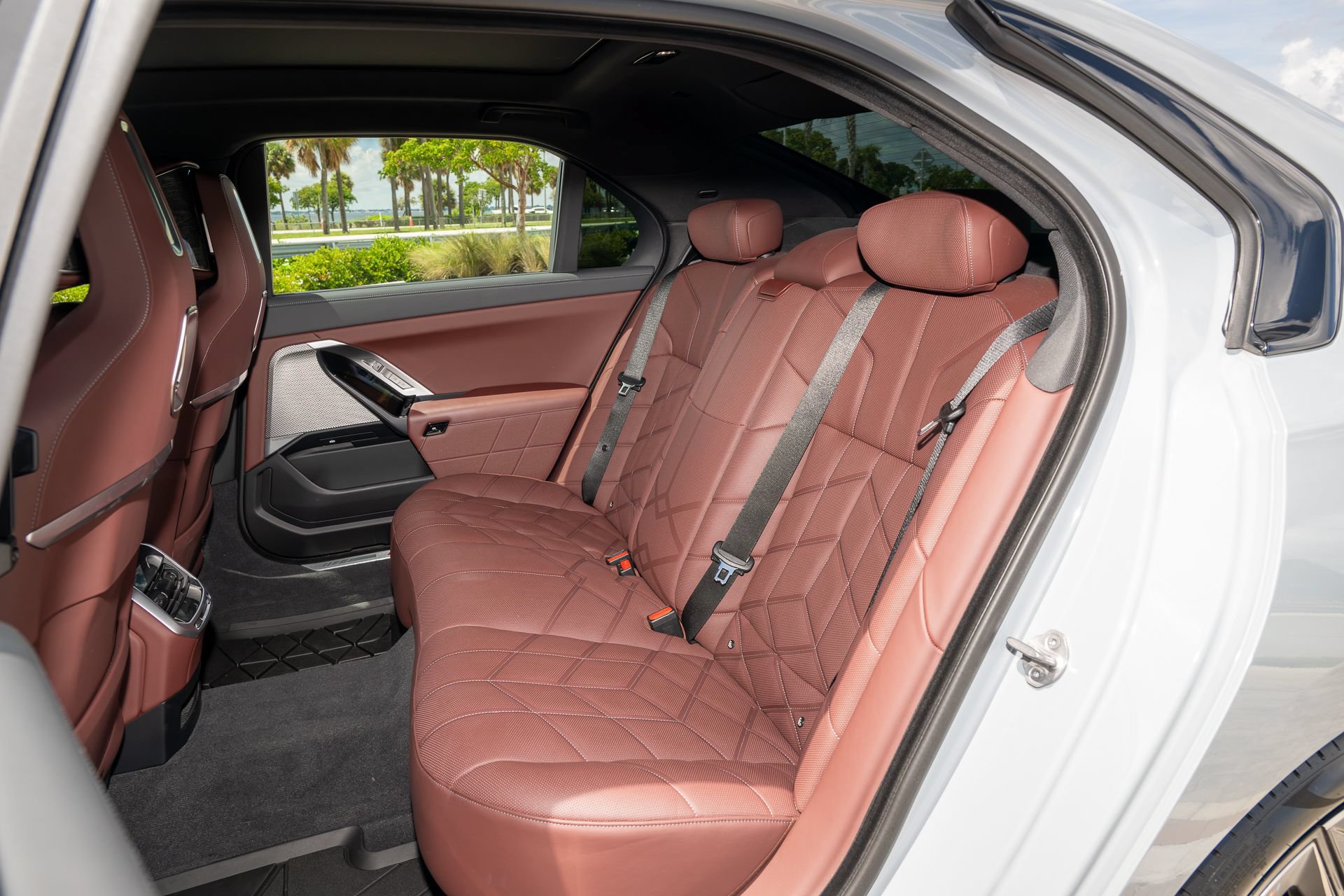 Used 2023 BMW 740i w/ Parking Assistance Package RWD image 22