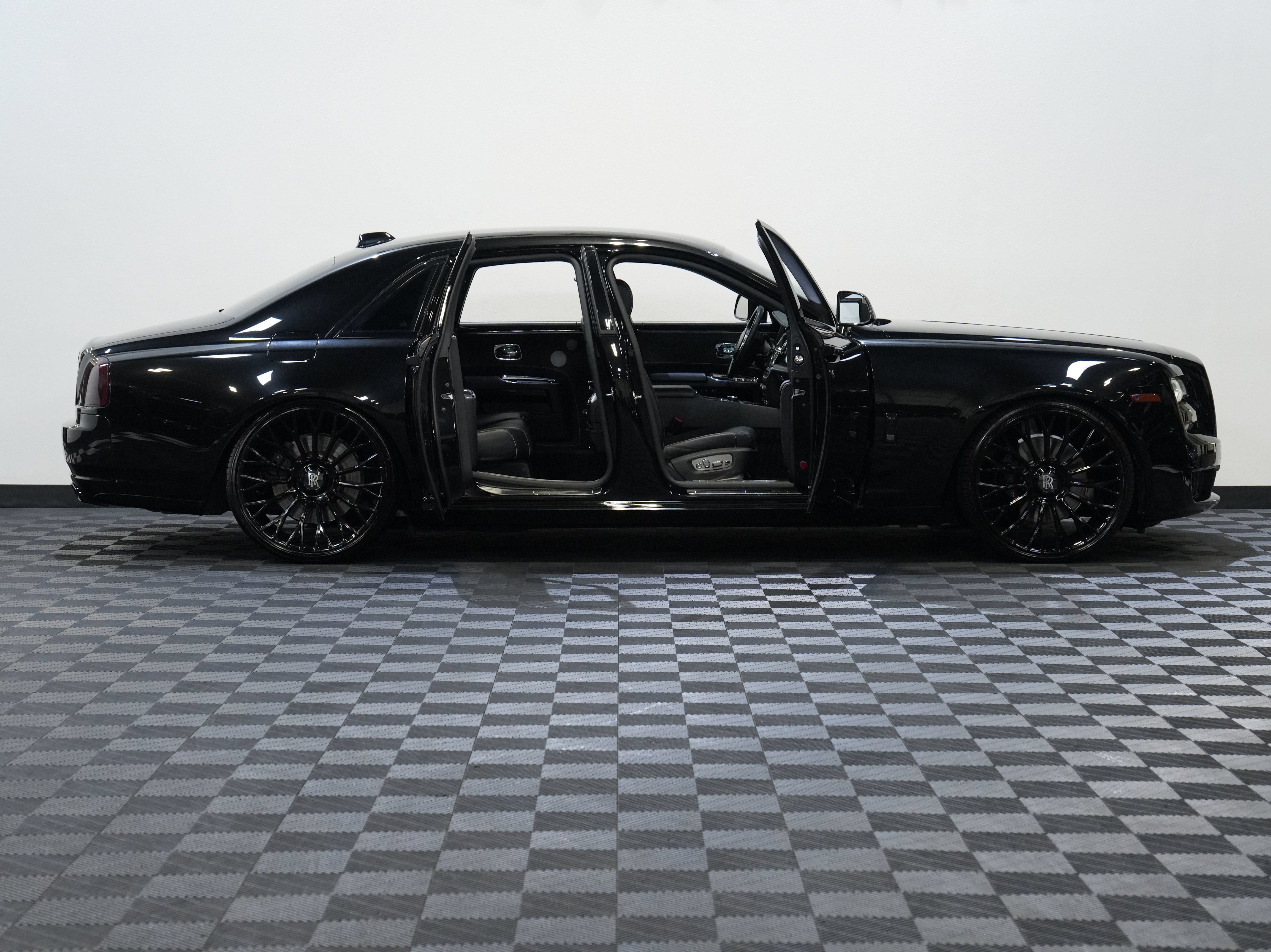 Used 2020 Rolls-Royce Ghost RWD image 39