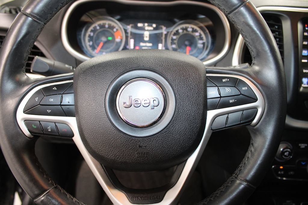 Used 2018 Jeep Cherokee Latitude Plus FWD image 27
