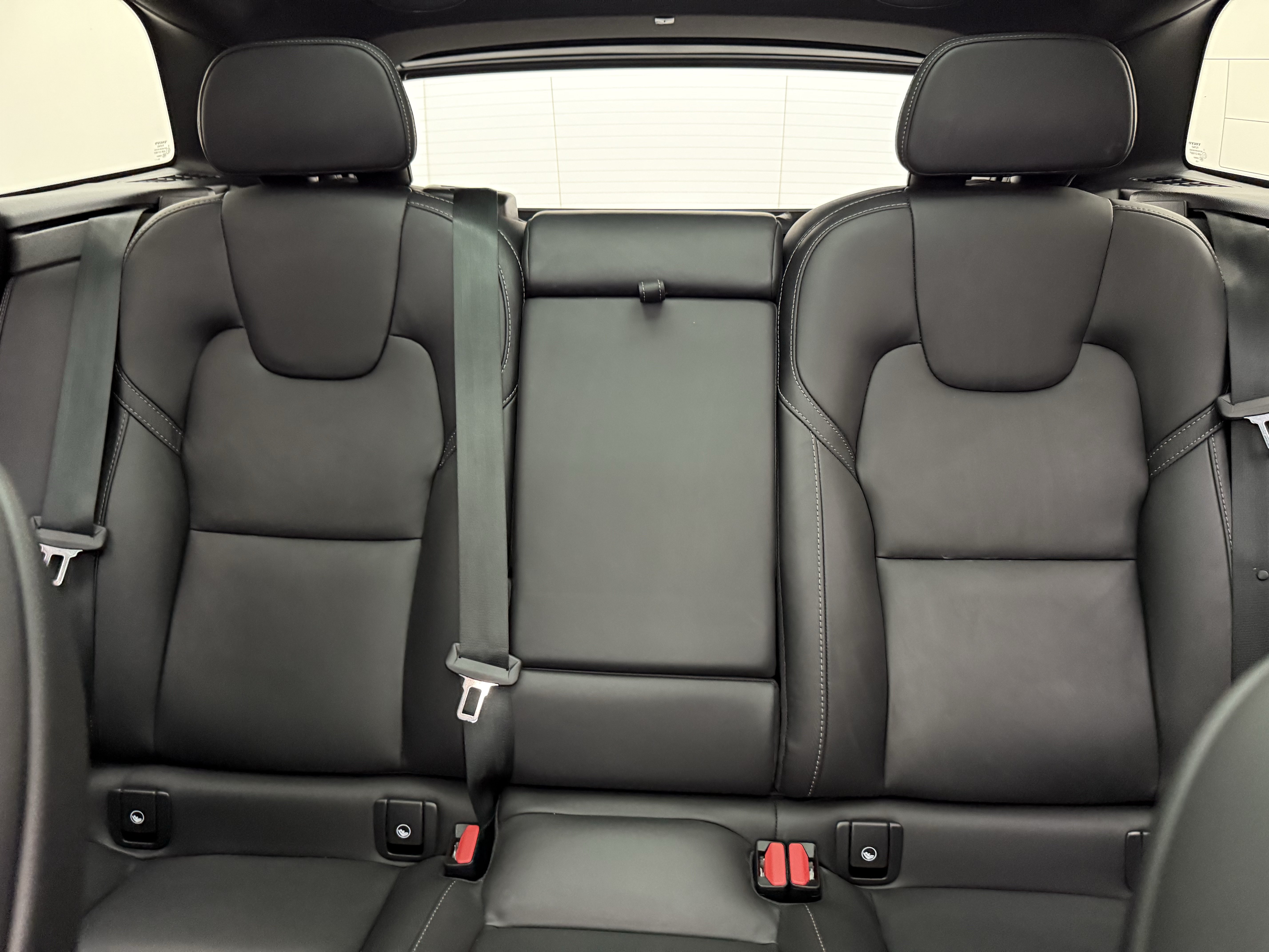 Certified 2024 Volvo XC60 T8 Ultimate w/ Protection Package Premier AWD/4WD image 24