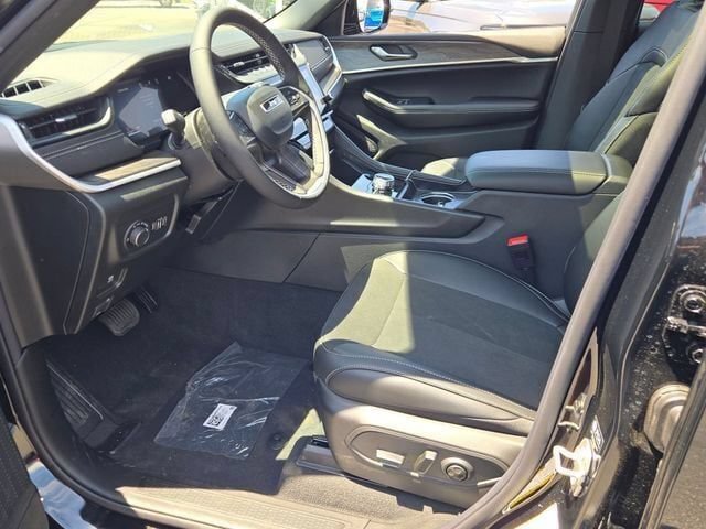 New 2026 Jeep Grand Cherokee Altitude AWD/4WD image 29
