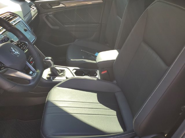Used 2024 Volkswagen Tiguan SE R-Line AWD/4WD image 17