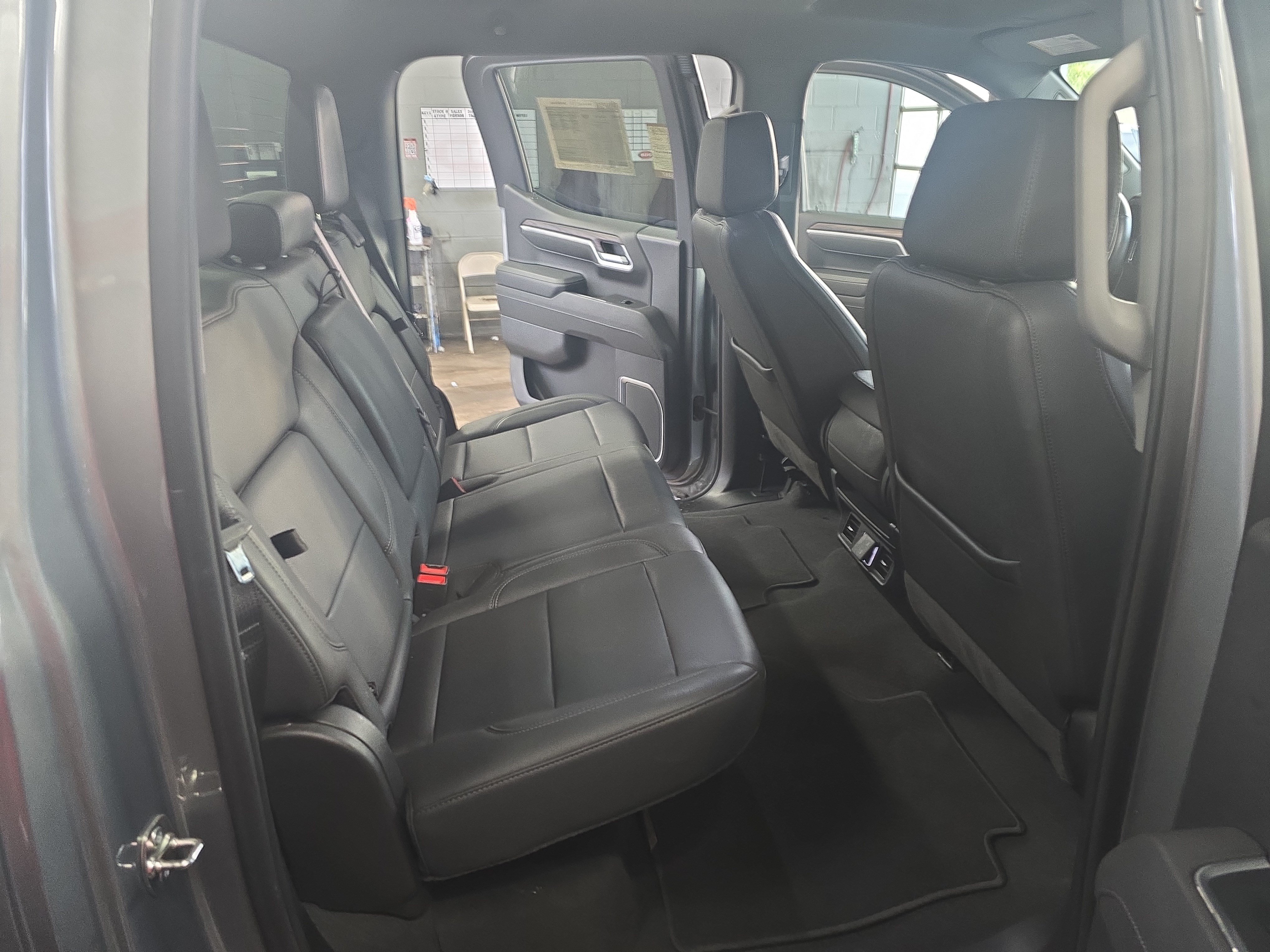Used 2025 GMC Sierra 1500 SLT AWD/4WD image 11