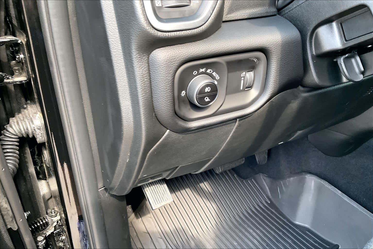 New 2027 RAM 3500 Big Horn AWD/4WD image 18