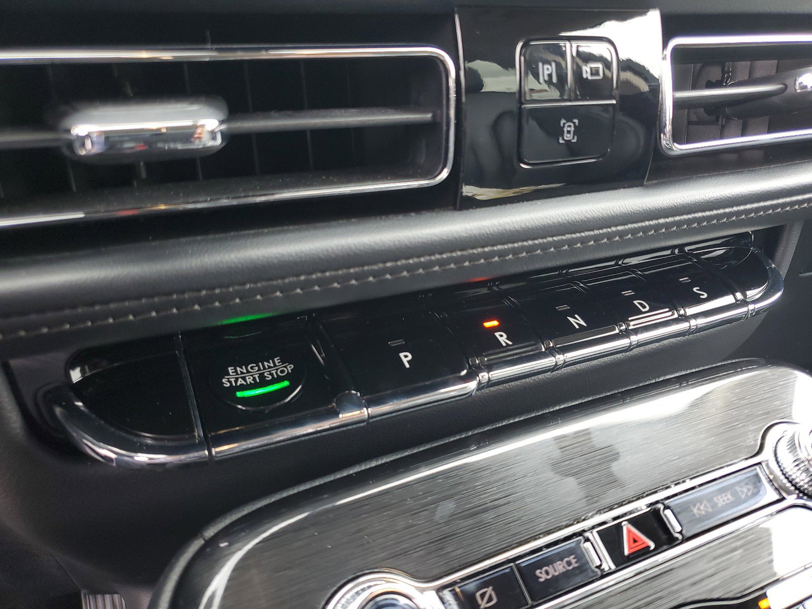 Used 2023 Lincoln Nautilus AWD w/ Premium Package image 25