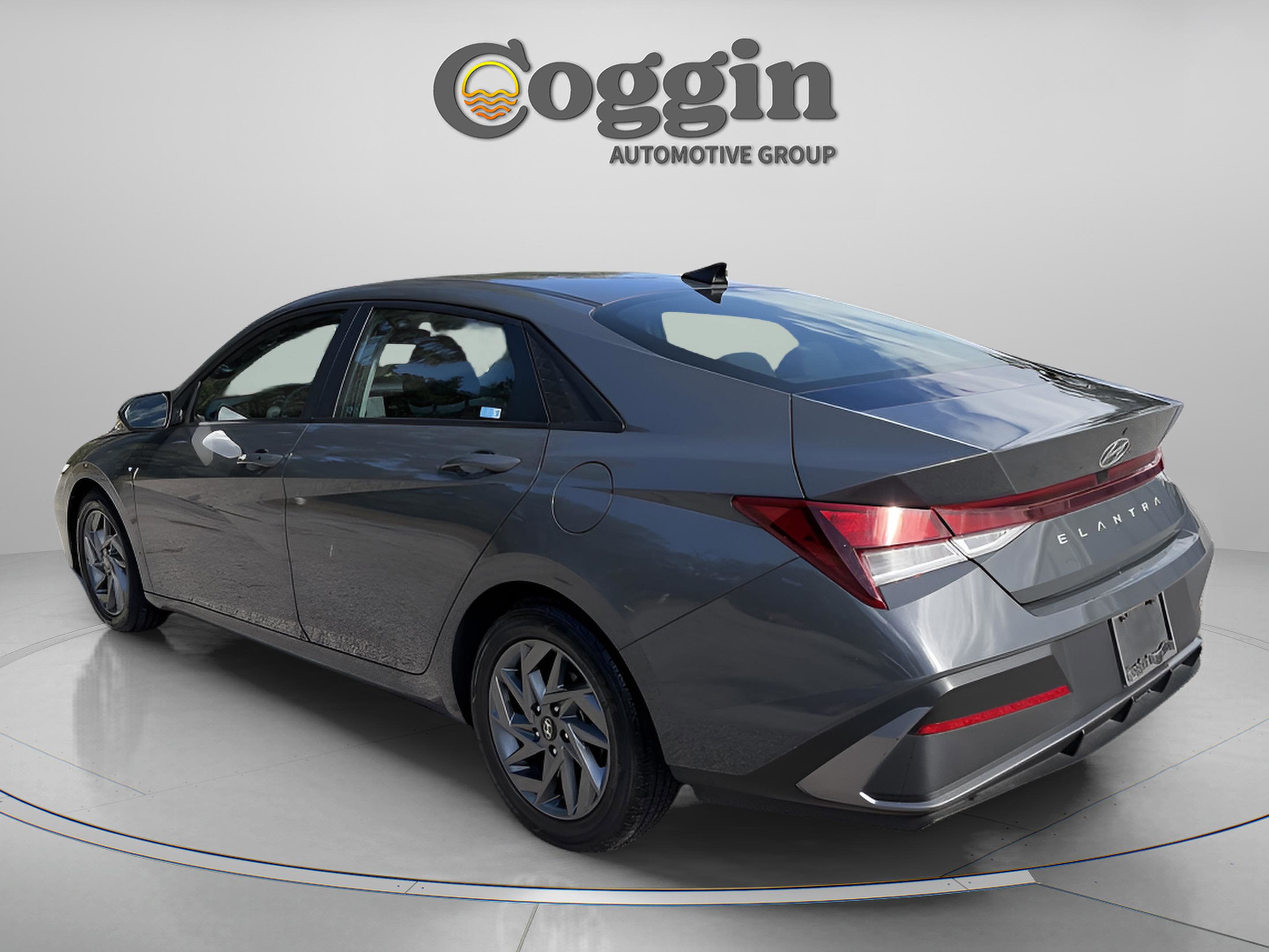 Used 2024 Hyundai Elantra SEL image 4