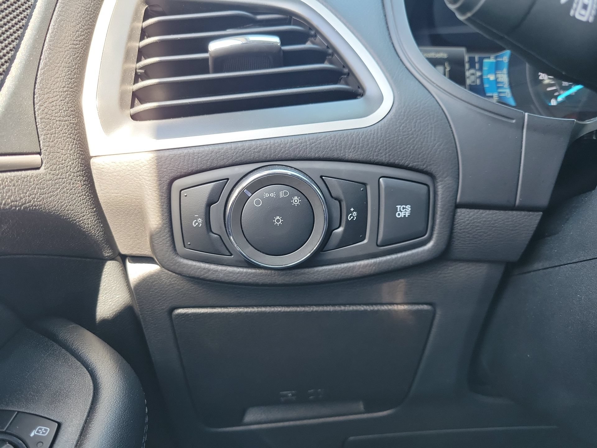 Used 2024 Ford Edge SEL AWD/4WD image 29